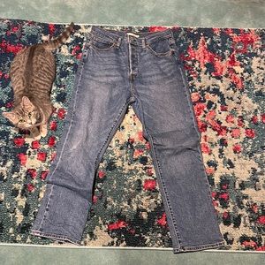 Barely worn. Levi’s wedgie straight jeans